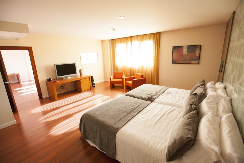 Suite,258113569:JPEG